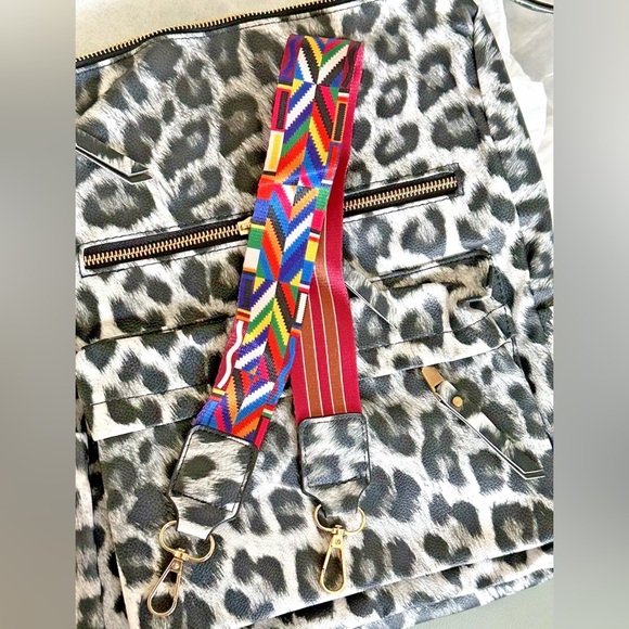 Mi-Mi’s Closet Leopard Pattern Faux Leather Backpack Style Color Guitar Strap - Picture 3 of 4